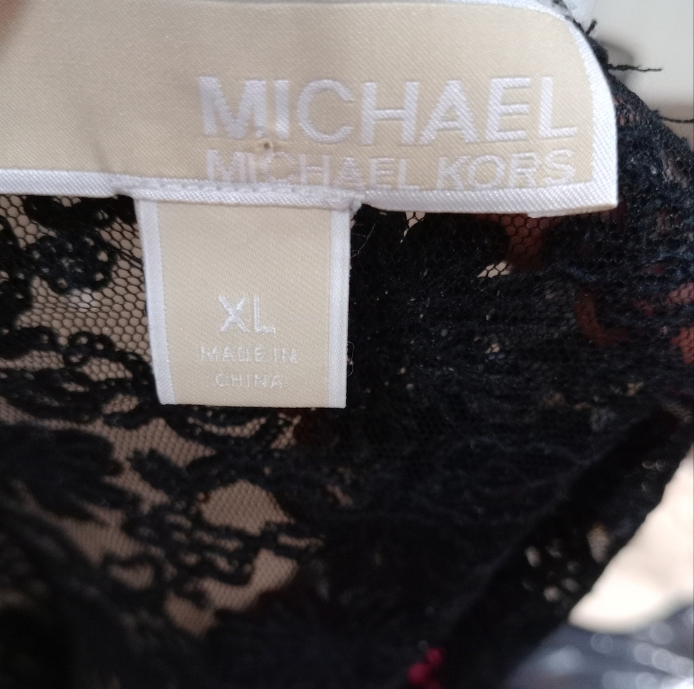 Elegant Black Lace Dress - Picture 8 of 8